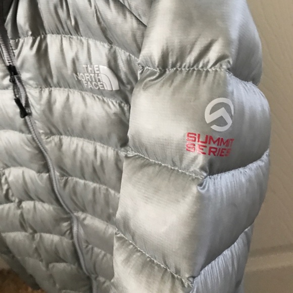 Women Northface Jacket - Picture 3 of 4